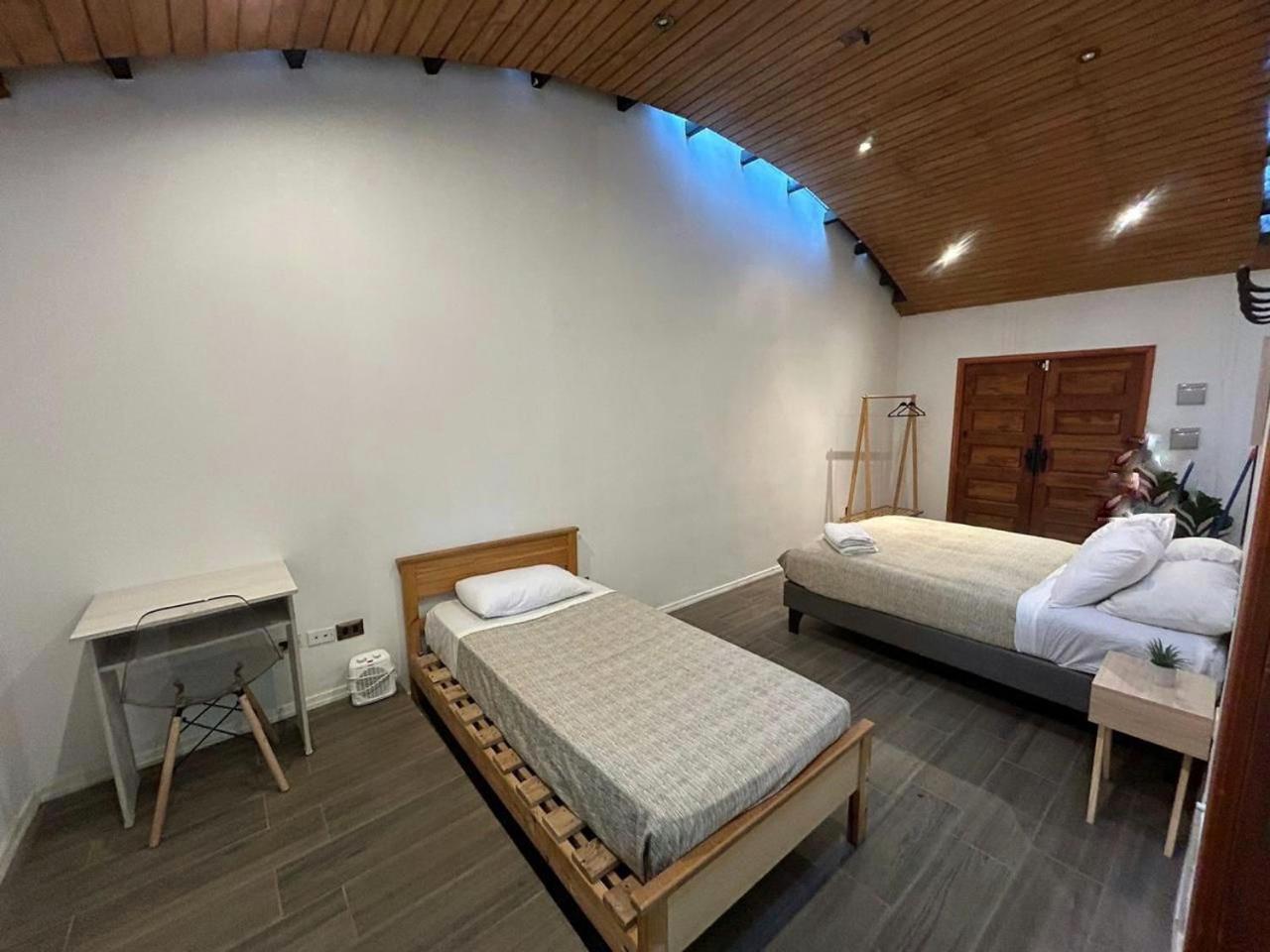 Yogi Hostels Сантяго Екстериор снимка