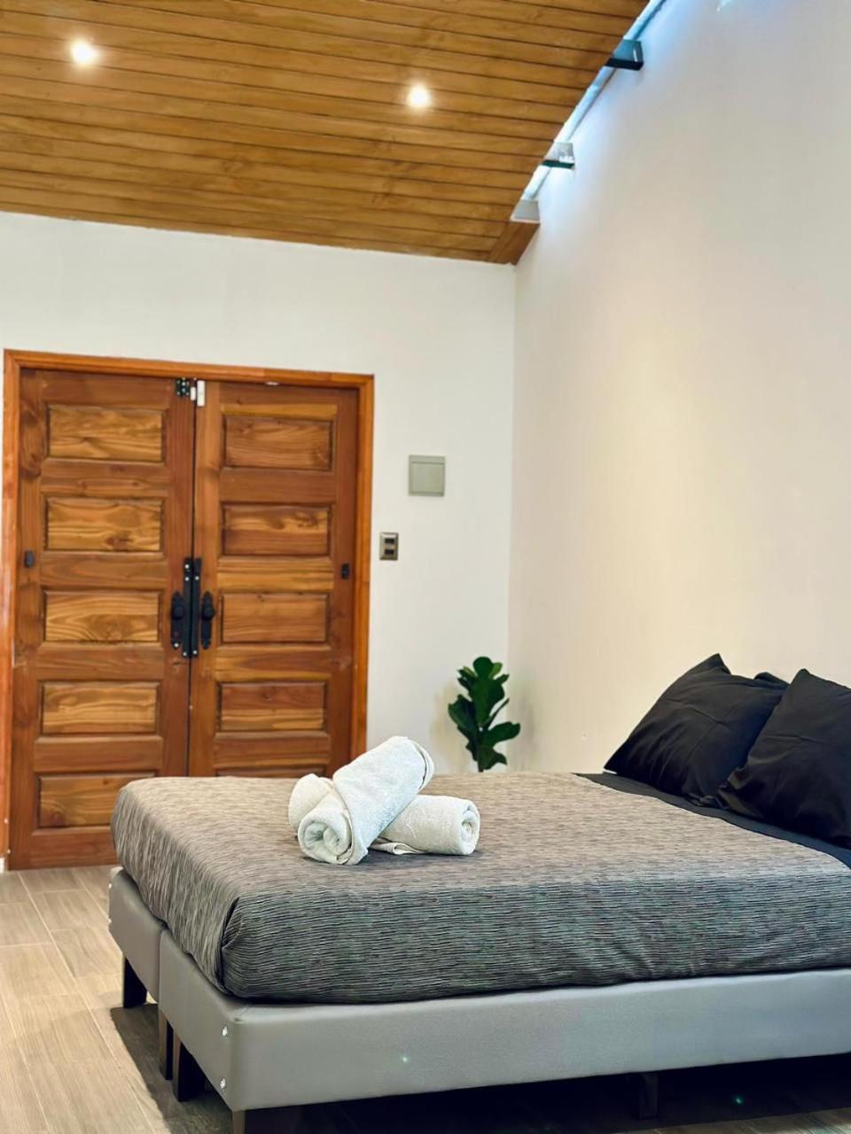 Yogi Hostels Сантяго Екстериор снимка